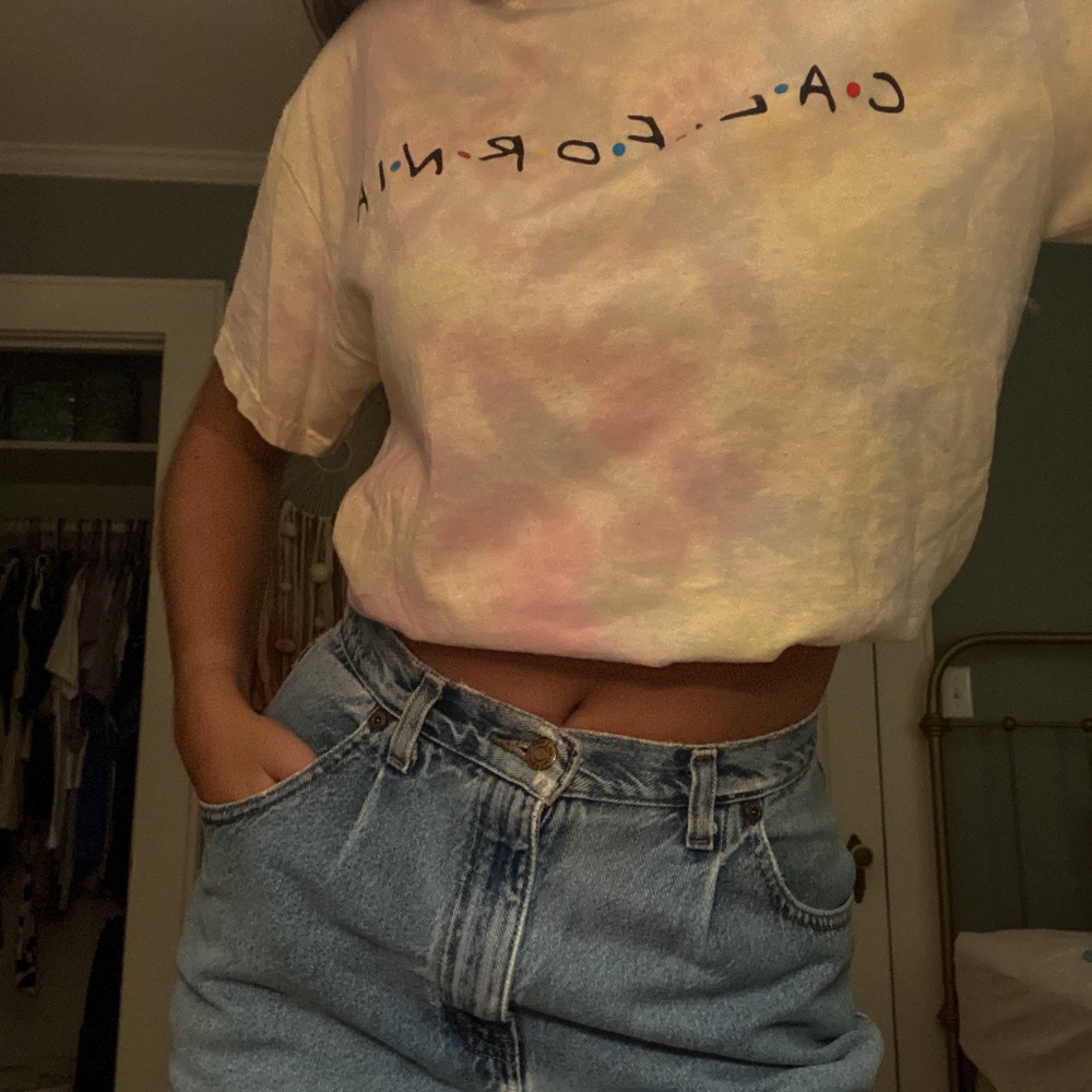 2/25 urban outfitters california "friends"  tee